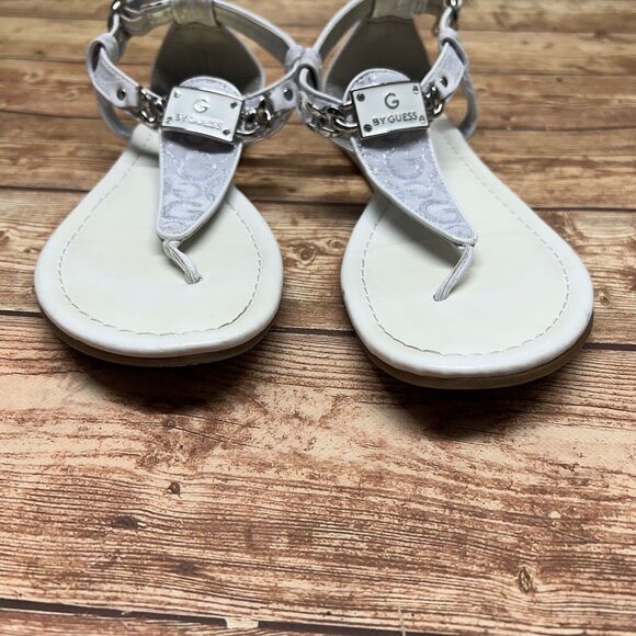 Guess Jettson T-Strap Ankle Sandals Flats White Chain Metal Logos Womens 7M - Picture 6 of 11